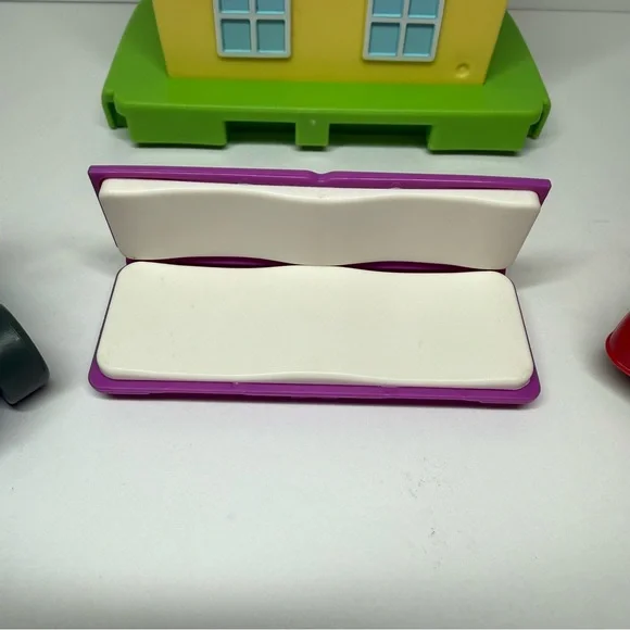Peppa Pig All Around Peppa’s Town Playset House Bedroom with 2 Vehicles & Seat - Picture 9 of 11
